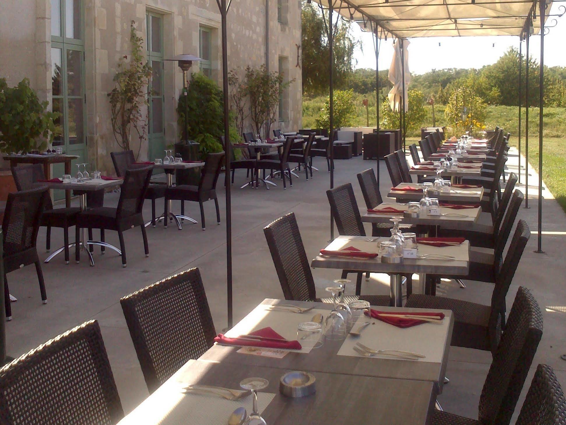 Hotel Domaine Du Normandoux, The Originals Relais Tercé Esterno foto