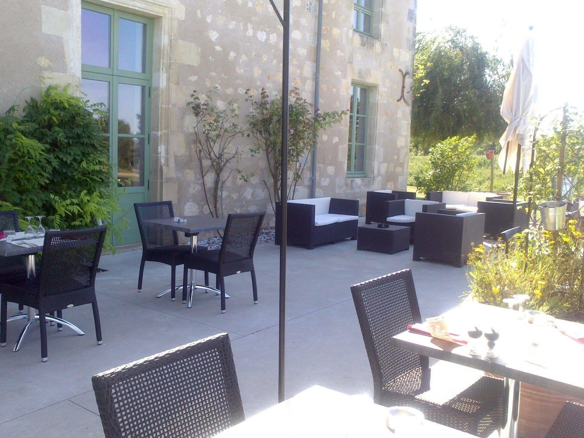 Hotel Domaine Du Normandoux, The Originals Relais Tercé Esterno foto