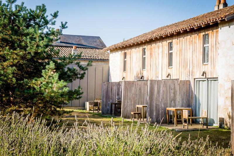 Hotel Domaine Du Normandoux, The Originals Relais Tercé Esterno foto
