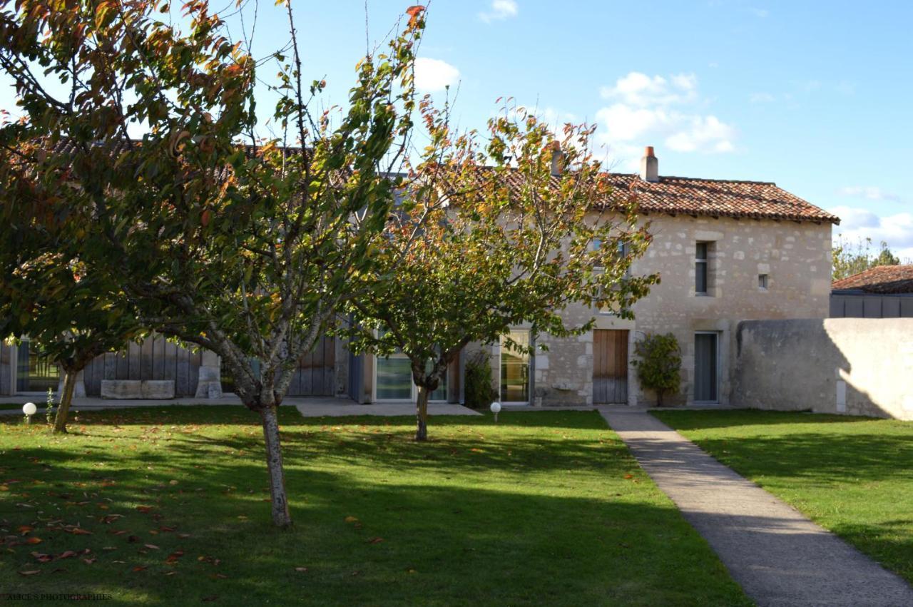 Hotel Domaine Du Normandoux, The Originals Relais Tercé Esterno foto