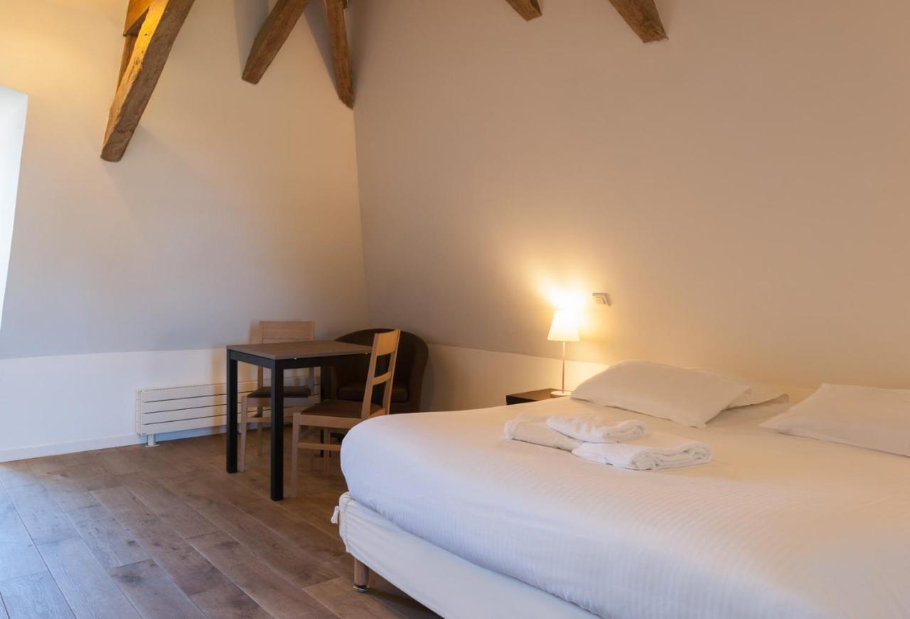 Hotel Domaine Du Normandoux, The Originals Relais Tercé Esterno foto